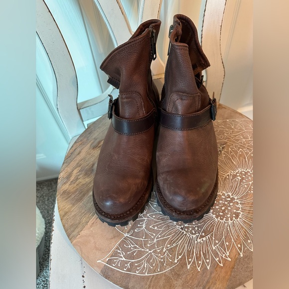 Freebird boots. Size 10. The Harley in brown. Gently worn. - Picture 1 of 11